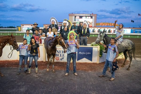 Team presenting horses in Winner's Circle